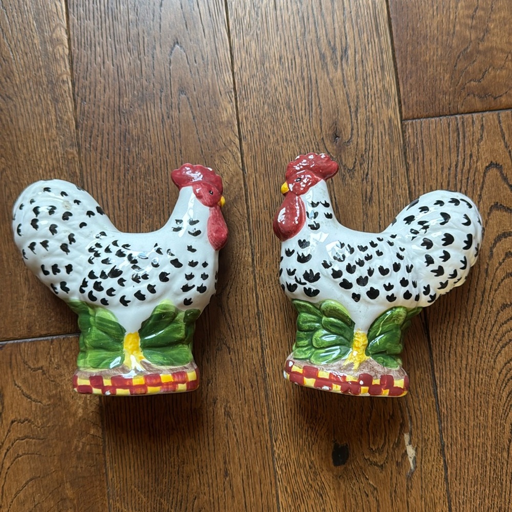 Chicken salt & pepper shakers